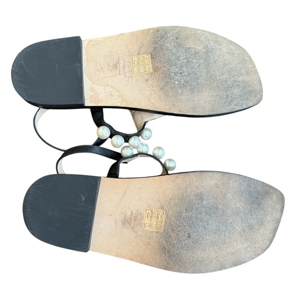 Stuart Weitzman Goldie T-Strap Sandal
Black Leather Size:8 - Picture 9 of 11